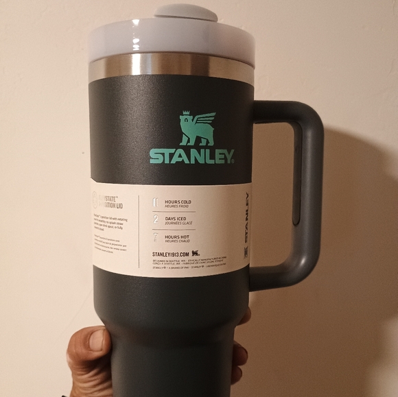 Stanley 40oz tumbler - Picture 2 of 3